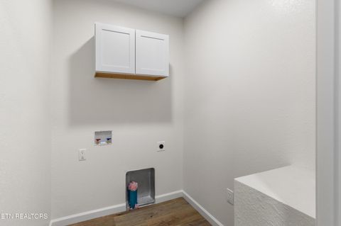 Tiny photo for 410 W Hemlock St, LaFollette, TN 37766 (MLS # 1341918)