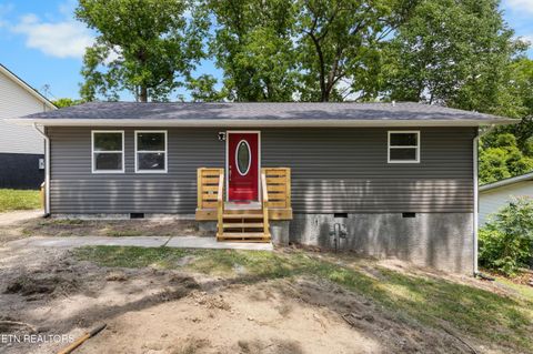 Photo of 410 W Hemlock St, LaFollette, TN 37766 (MLS # 1341918)