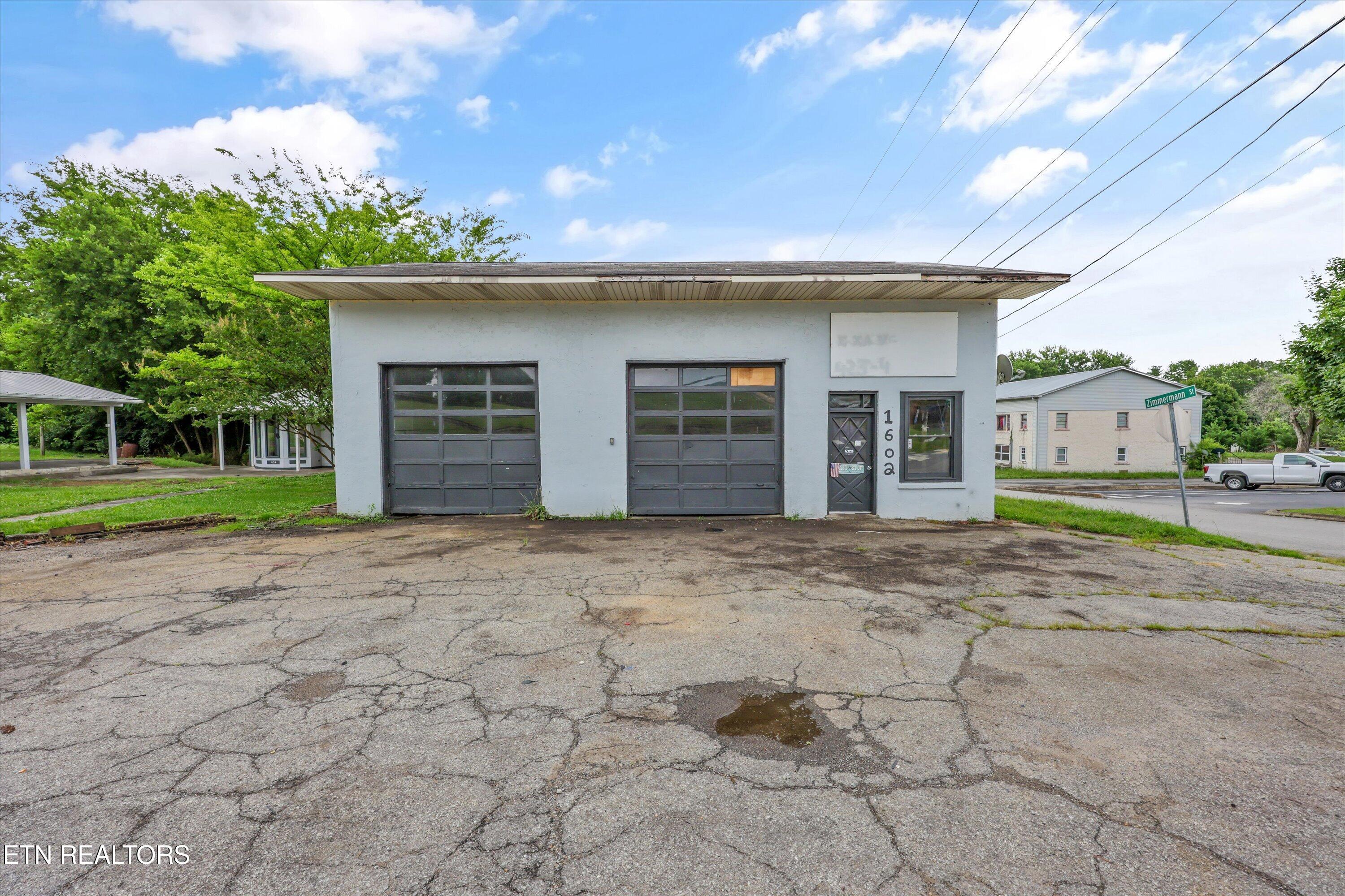 1602 Main St