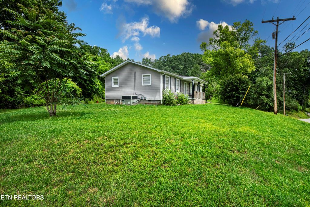 Photo of 167 Strutt St, Oliver Springs, TN 37840 (MLS # 1305268)