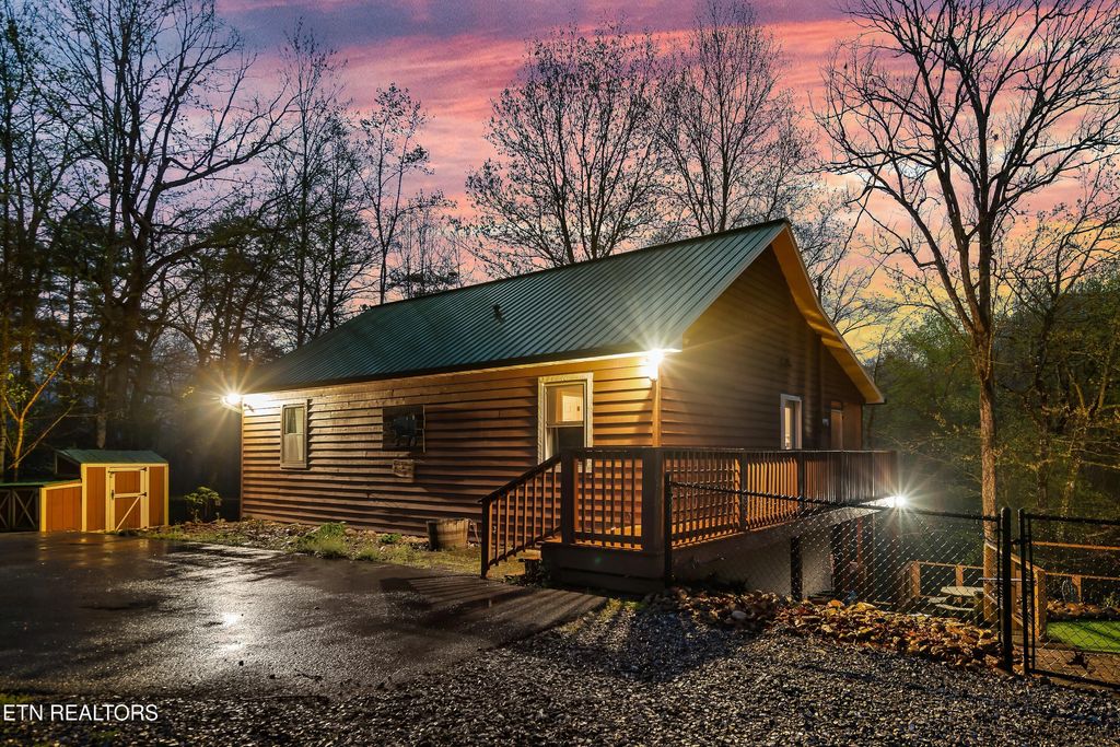 Photo of 1544 Deer Browse Way, Sevierville, TN 37876 (MLS # 1316123)