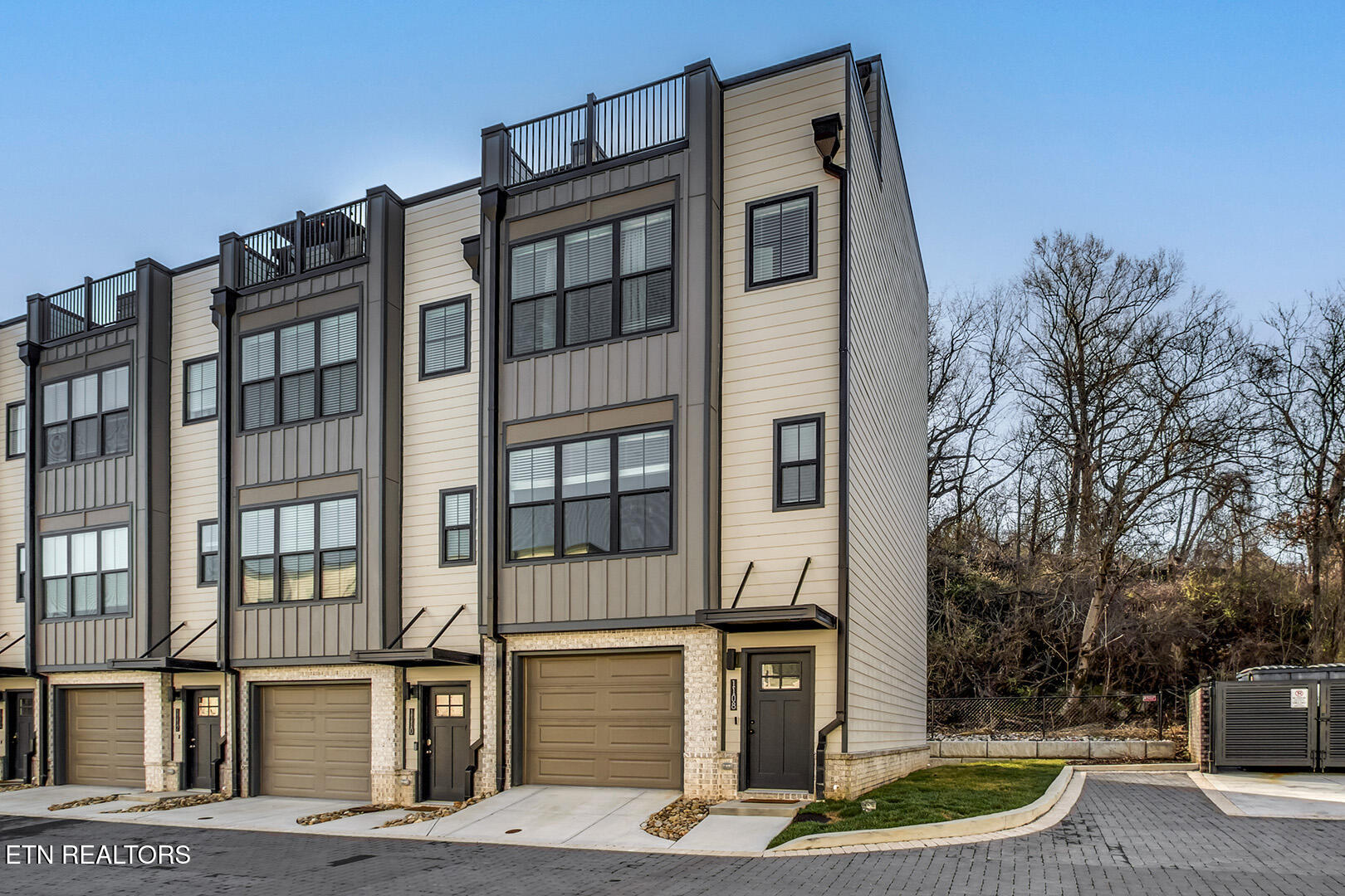 01_RiverForkWay_1108_Front