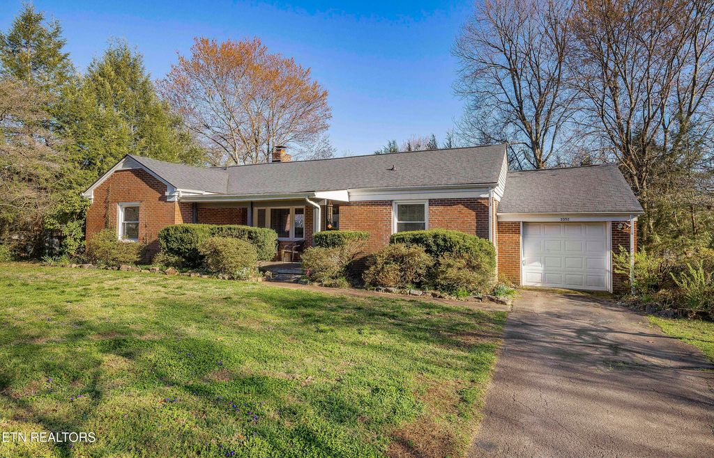 Photo of 3352 NE Kenilworth Lane, Knoxville, TN 37917 (MLS # 1332775)