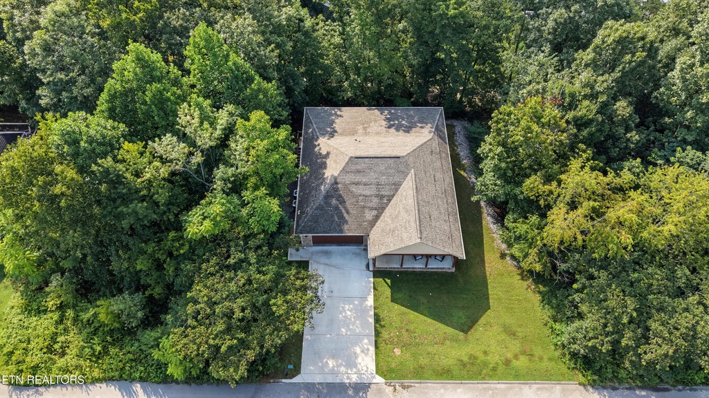 Photo of 898 Hillside Lane, Lenoir City, TN 37771 (MLS # 1351840)
