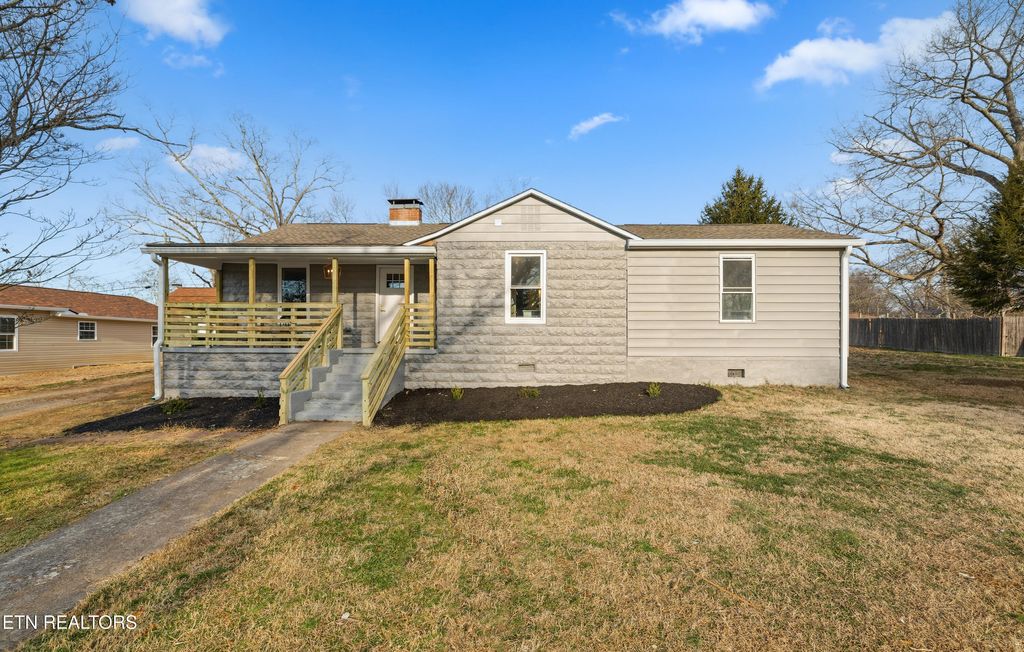 Photo of 869 Cedar St, Alcoa, TN 37701 (MLS # 1328129)