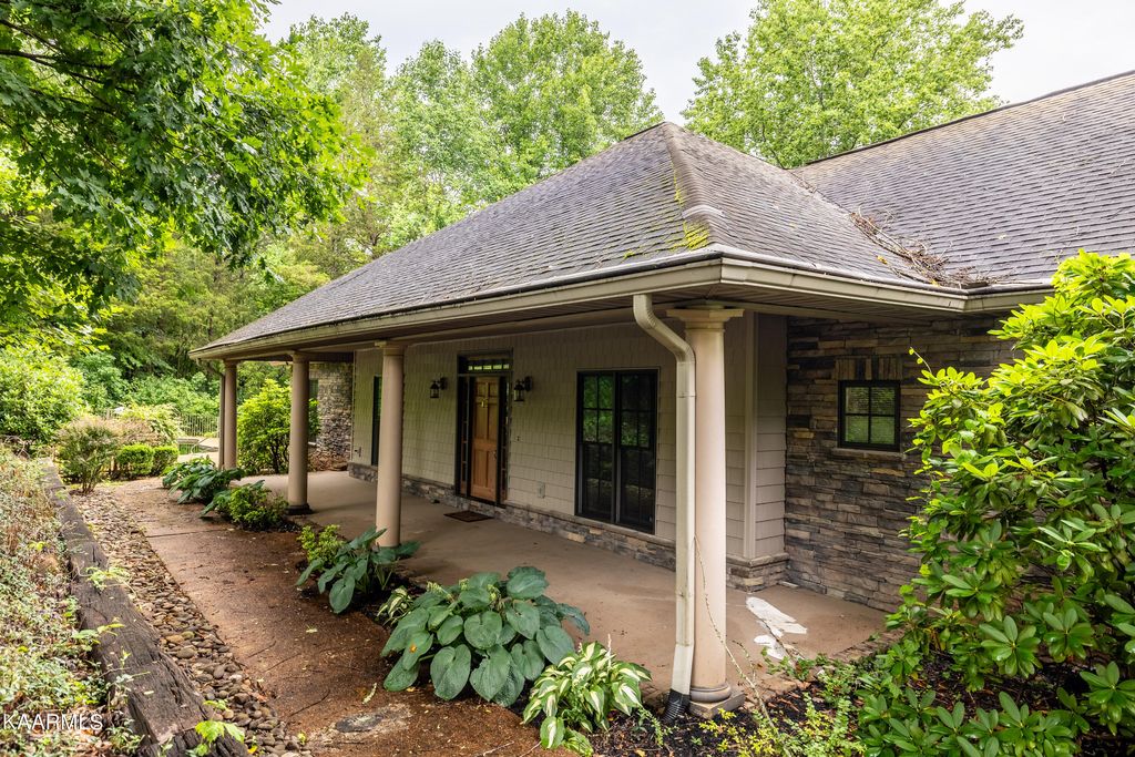 Photo of 236 E Leatherwood Drive, Walland, TN 37886 (MLS # 1232582)