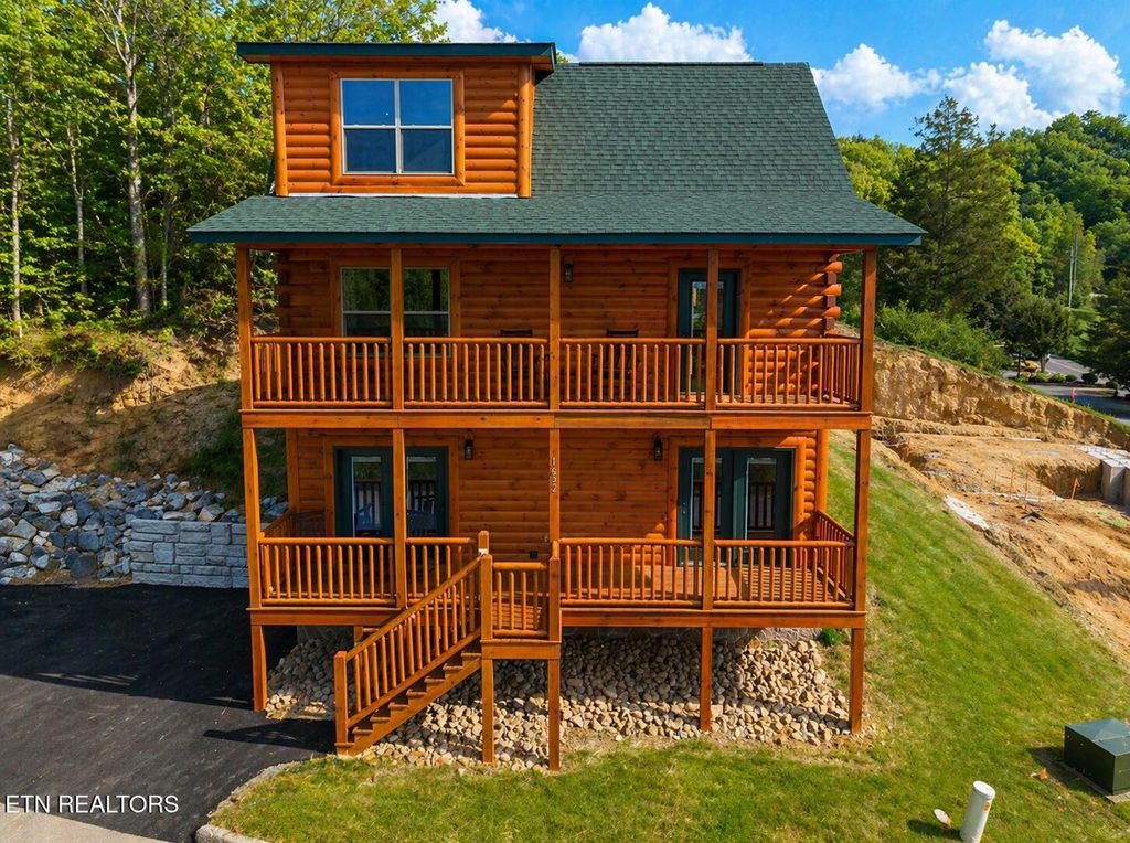 Photo of 1632 Mountain Lodge Way, Pigeon Forge, TN 37862 (MLS # 1338188)