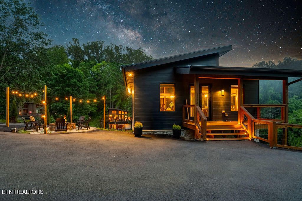 Photo of 1514 Mountain Drive, Sevierville, TN 37876 (MLS # 1330363)