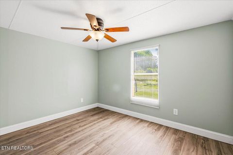 Tiny photo for 123 Sweat Lane, LaFollette, TN 37766 (MLS # 1343294)
