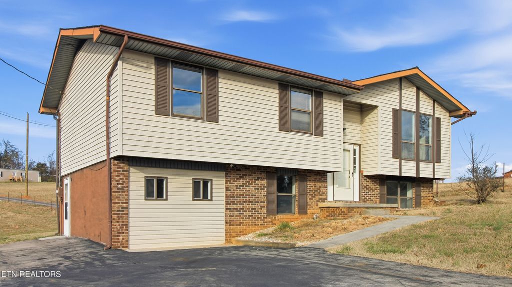 Photo of 2426 Highway 25 W, Strawberry Plains, TN 37871 (MLS # 1321307)