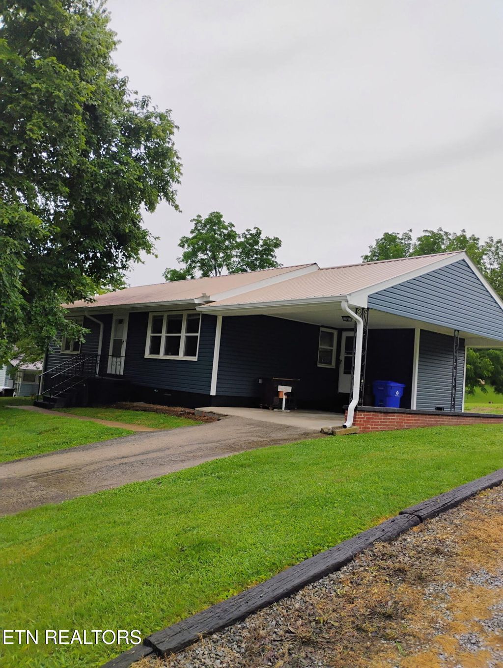 Photo of 128 Sheridan Circle, Oak Ridge, TN 37830 (MLS # 1309057)