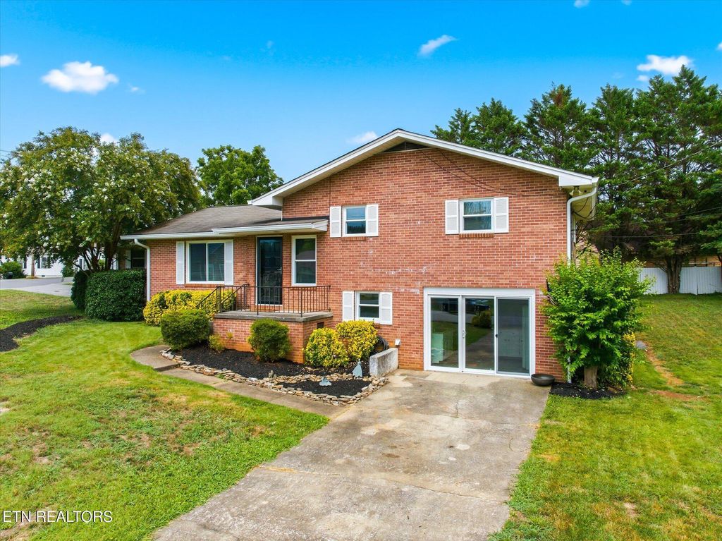 Photo of 303 Scott Street St, Athens, TN 37303 (MLS # 1348359)