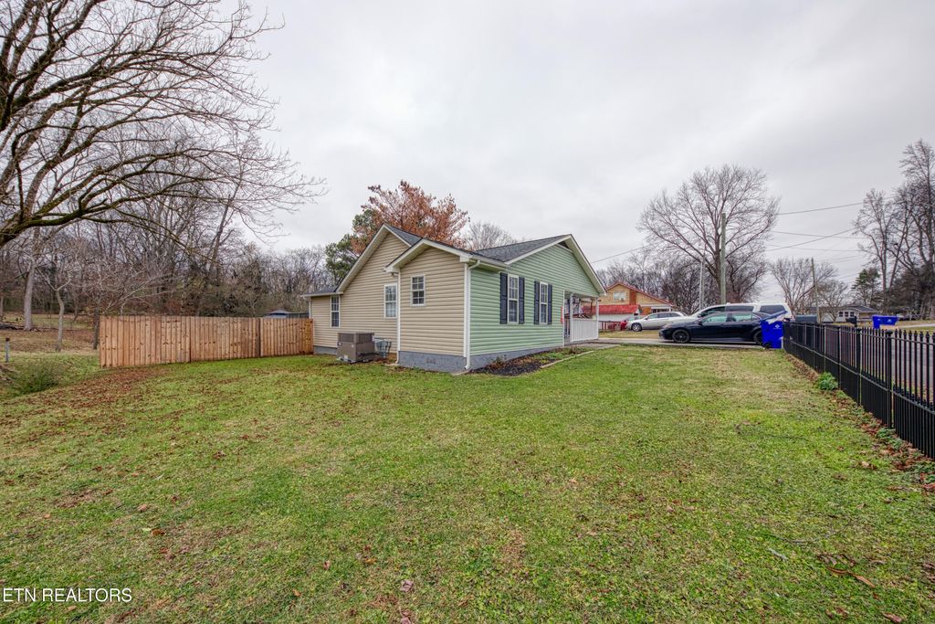 Photo of 416 Mill St, Madisonville, TN 37354 (MLS # 1330380)