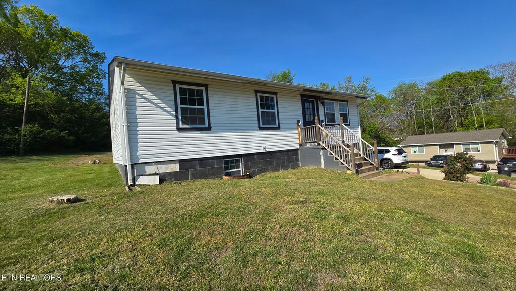 Photo of 208 Riggs St, Athens, TN 37303 (MLS # 1338237)