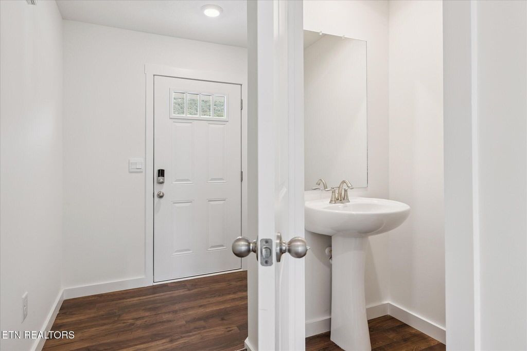 Photo of 176 N Blissful Meadows Drive, Harriman, TN 37748 (MLS # 1302626)