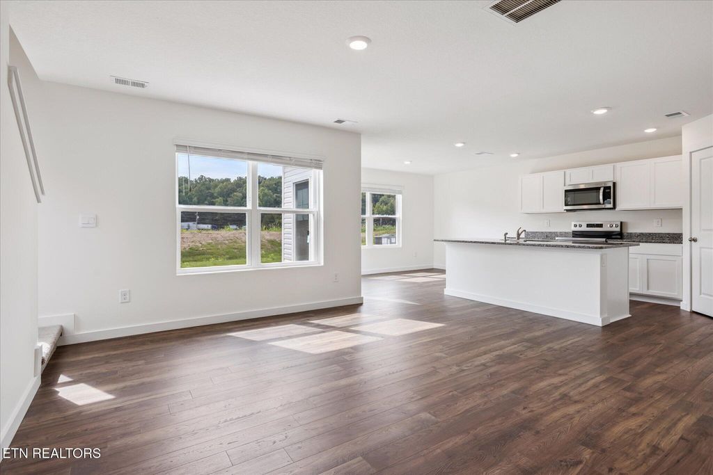 Photo of 176 N Blissful Meadows Drive, Harriman, TN 37748 (MLS # 1302626)