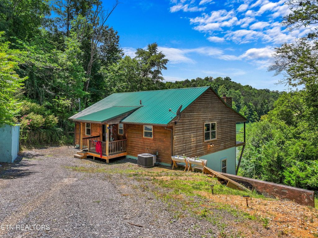 Photo of 2759 Wildwood Rd, Dandridge, TN 37725 (MLS # 1333730)