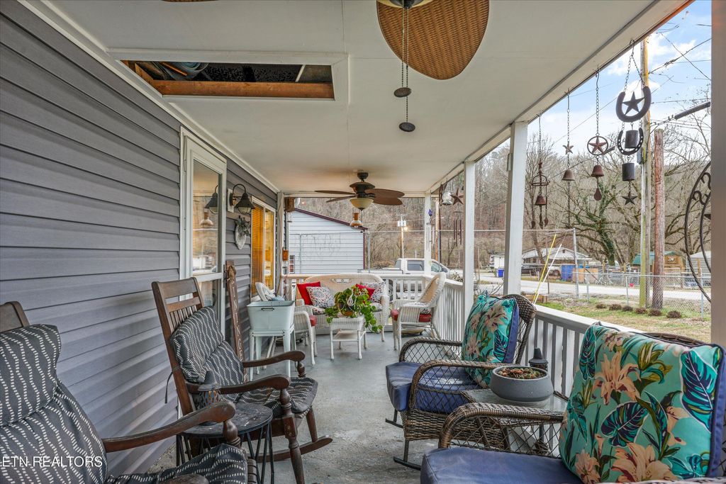 Photo of 401 Woody Ave, Harriman, TN 37748 (MLS # 1324976)