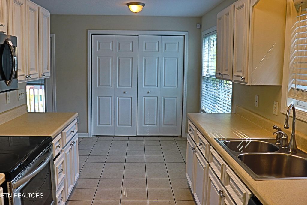 Photo of 1427 NW Lantana Lane, Knoxville, TN 37912 (MLS # 1308947)