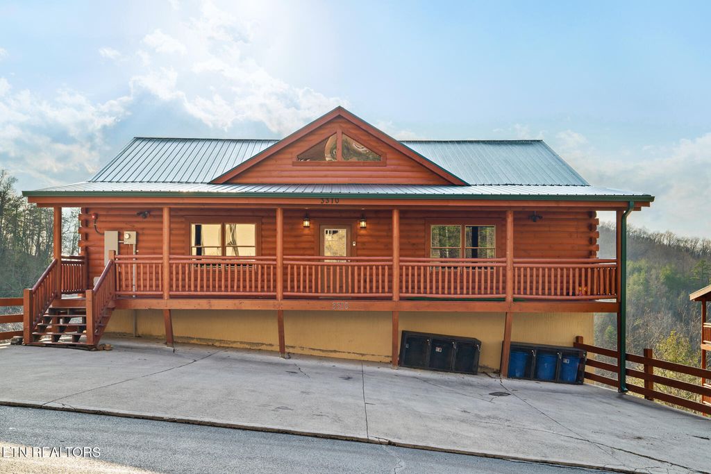 Photo of 3310 Smoky Ridge Way, Sevierville, TN 37862 (MLS # 1330466)