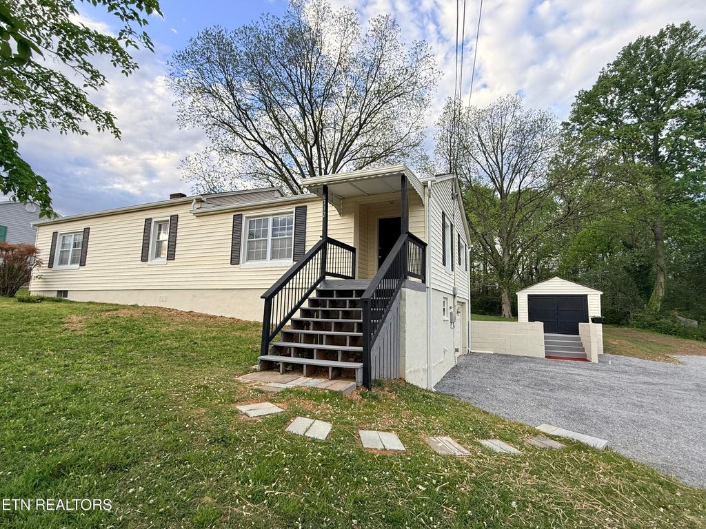 Photo of 6712 Kern Rd, Knoxville, TN 37918 (MLS # 1336645)