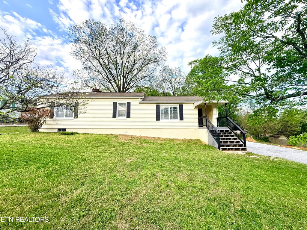 Photo of 6712 Kern Rd, Knoxville, TN 37918 (MLS # 1336645)