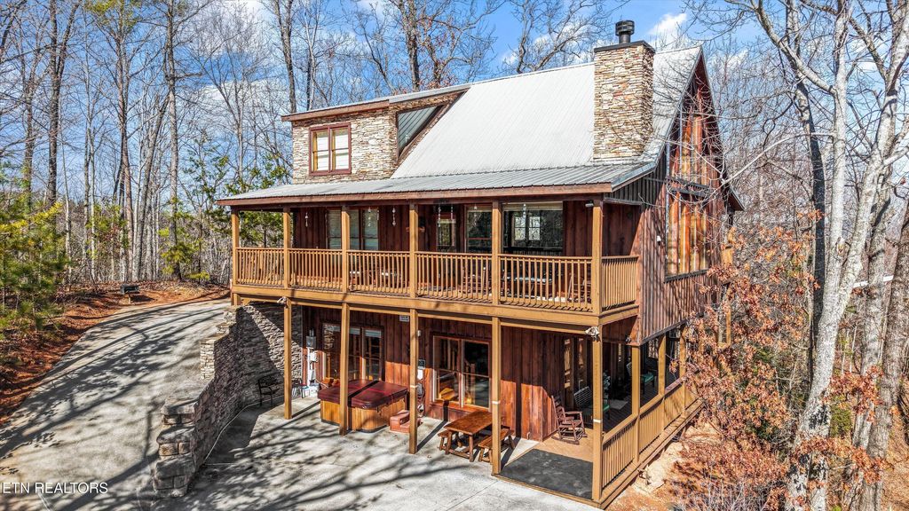 Photo of 1009 Vista Drive, Gatlinburg, TN 37738 (MLS # 1330186)