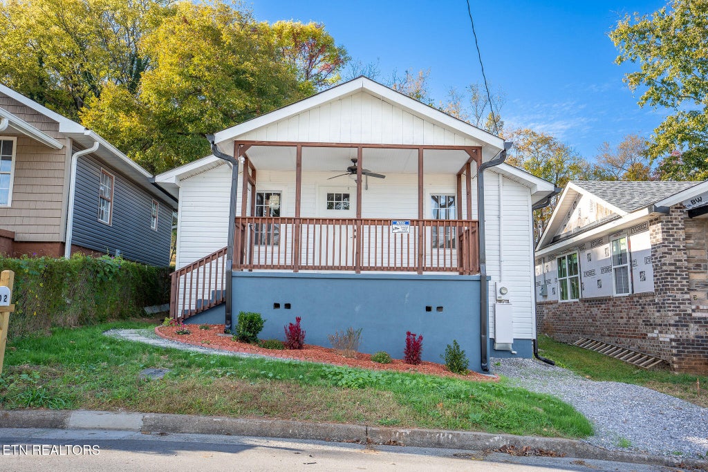 Photo of 202 Collins St, Loudon, TN 37774 (MLS # 1360603)