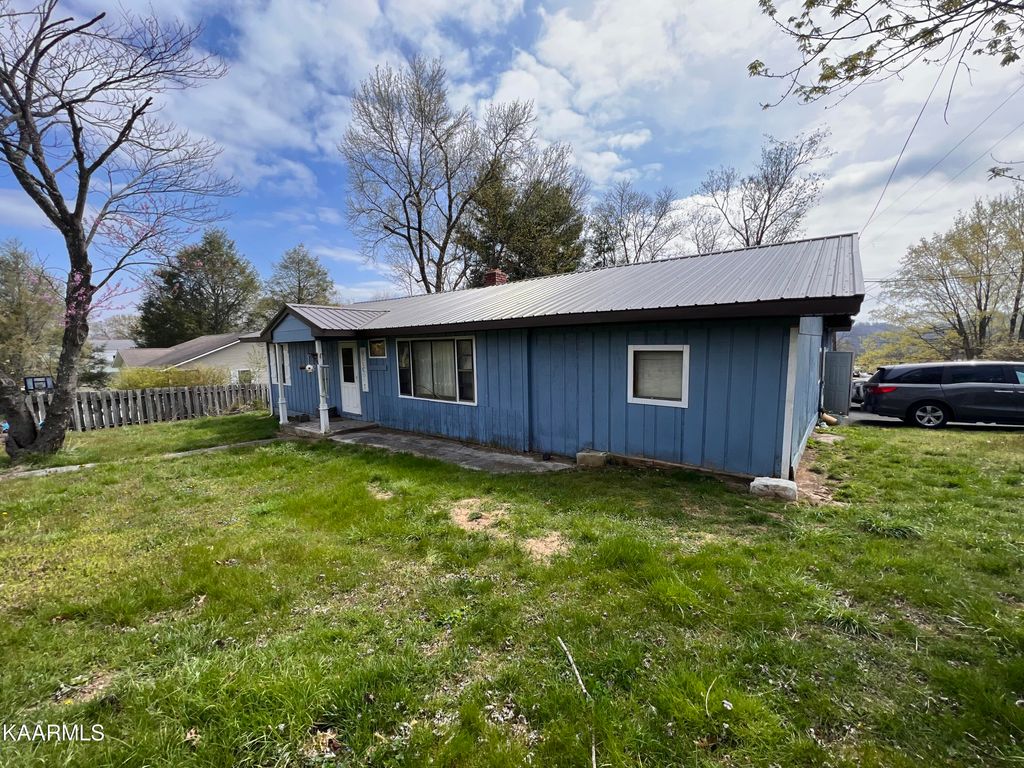 Photo of 1505 Legion St, Tazewell, TN 37879 (MLS # 1222951)