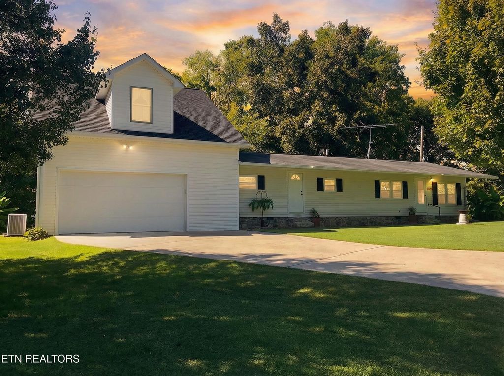 Photo of 1638 Ponderosa Drive, Dandridge, TN 37725 (MLS # 1327053)