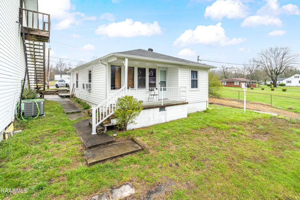 Photo of 114 Midway Drive, Oliver Springs, TN 37840 (MLS # 1234439)