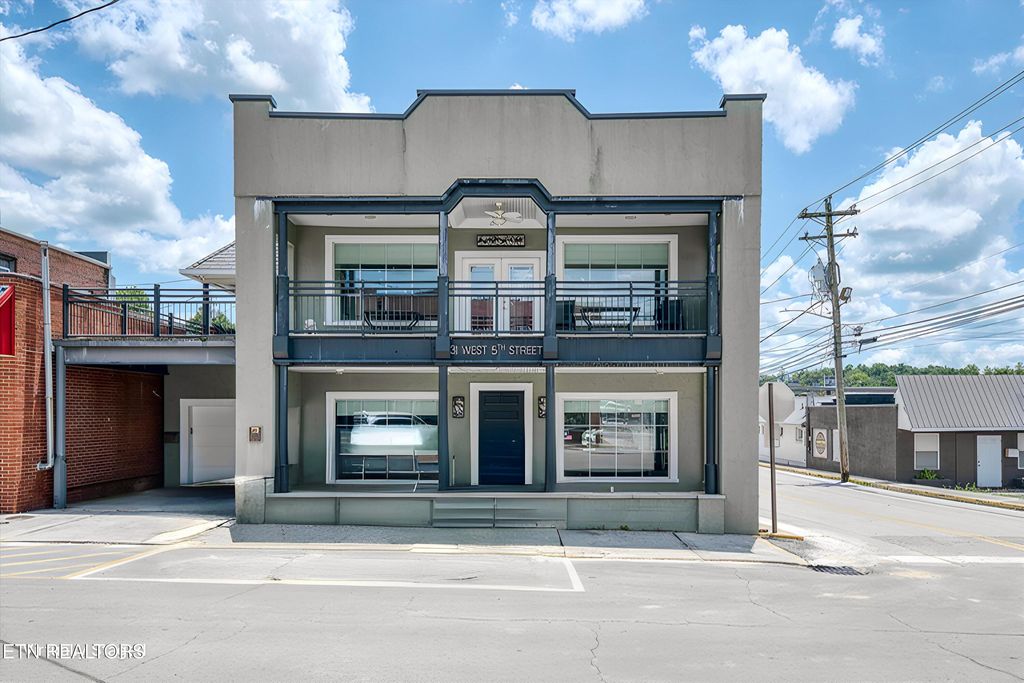 Photo of 31 W Fifth St, Crossville, TN 38555 (MLS # 1306116)