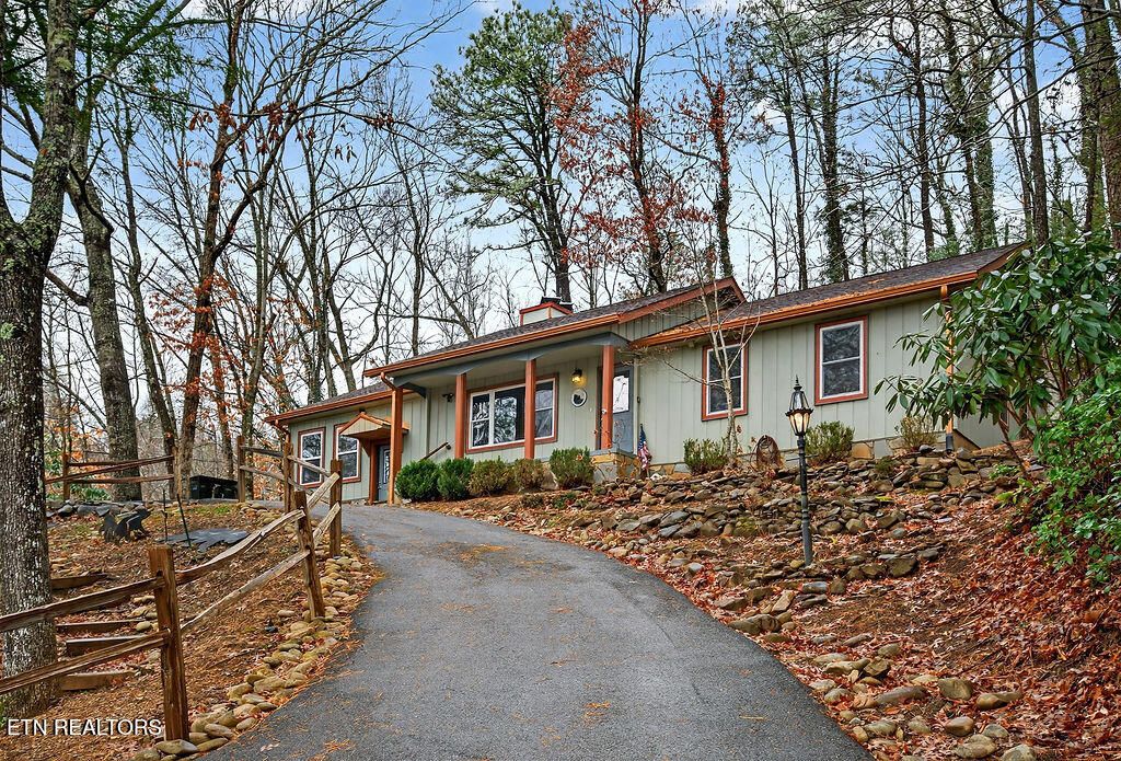 Photo of 309 Saint Andrews Way, Gatlinburg, TN 37738 (MLS # 1323875)