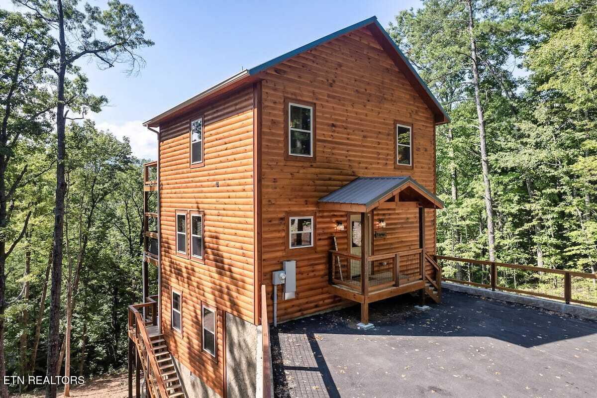 1808 Spring Hill Drive