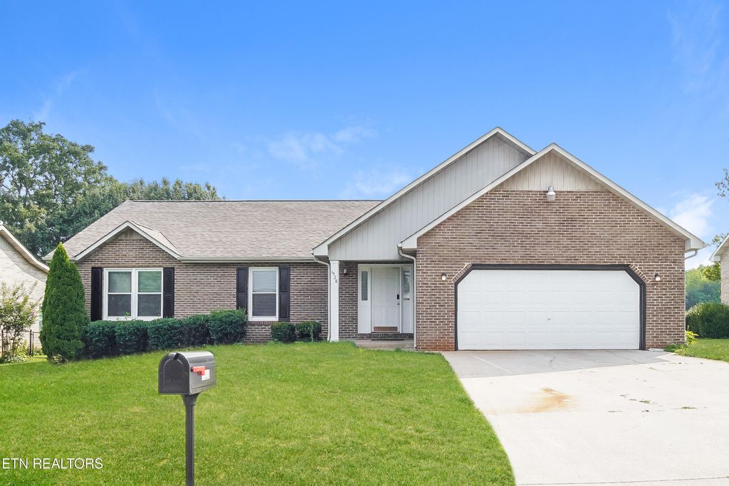Photo of 1528 Cavalier Drive, Maryville, TN 37803 (MLS # 1329198)