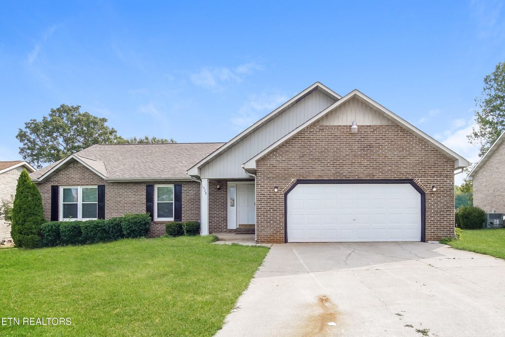 Photo of 1528 Cavalier Drive, Maryville, TN 37803 (MLS # 1329198)
