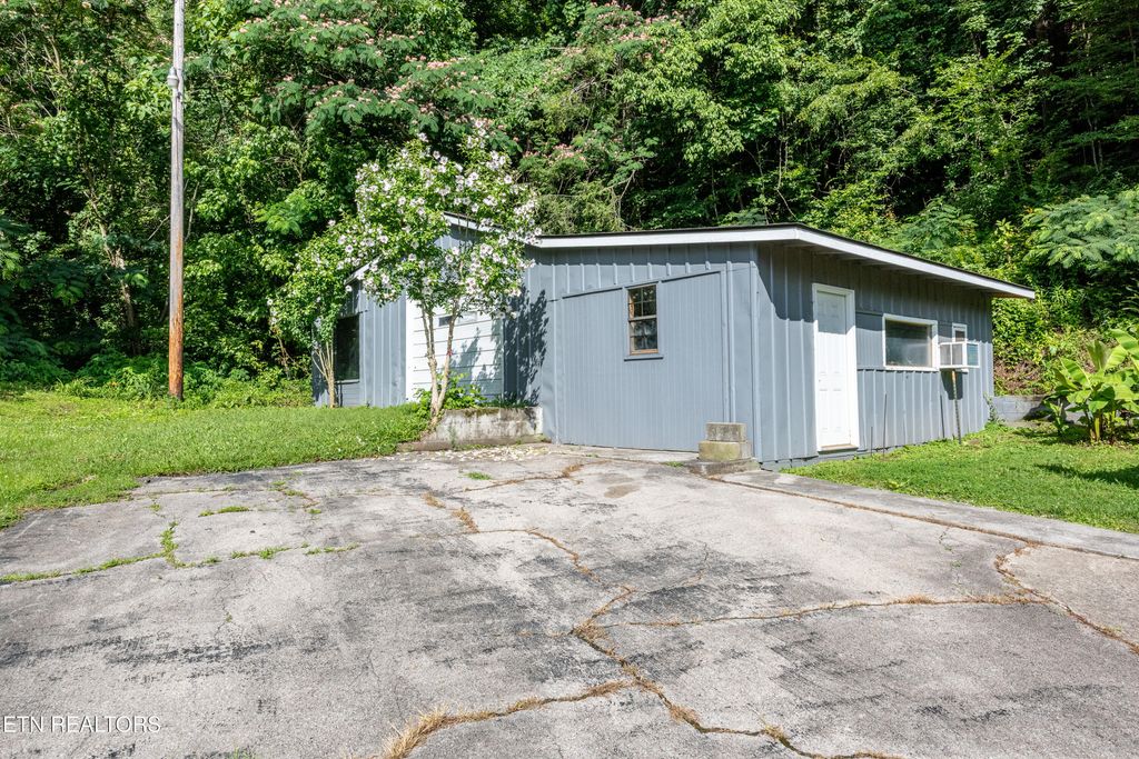 Photo of 7026 Old Tuckaleechee Rd Rd, Townsend, TN 37882 (MLS # 1306850)