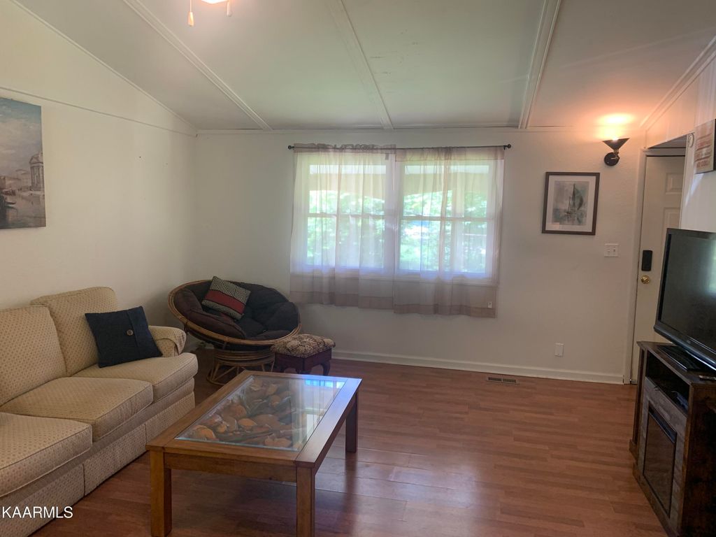 Photo of 312 Davis Drive, Tazewell, TN 37879 (MLS # 1236948)