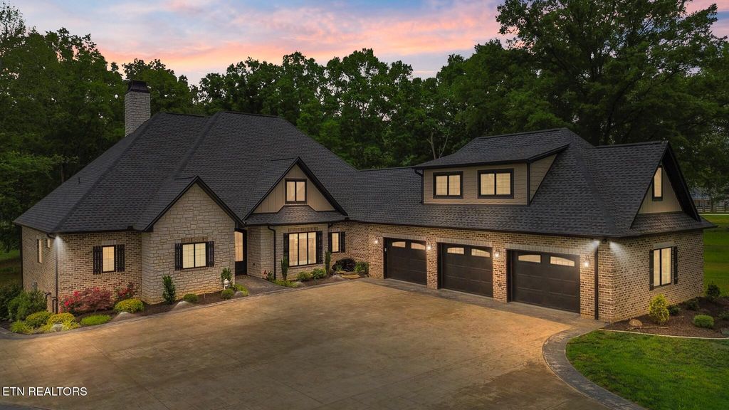 Photo of 708 Lakeside Court, Dandridge, TN 37725 (MLS # 1301871)