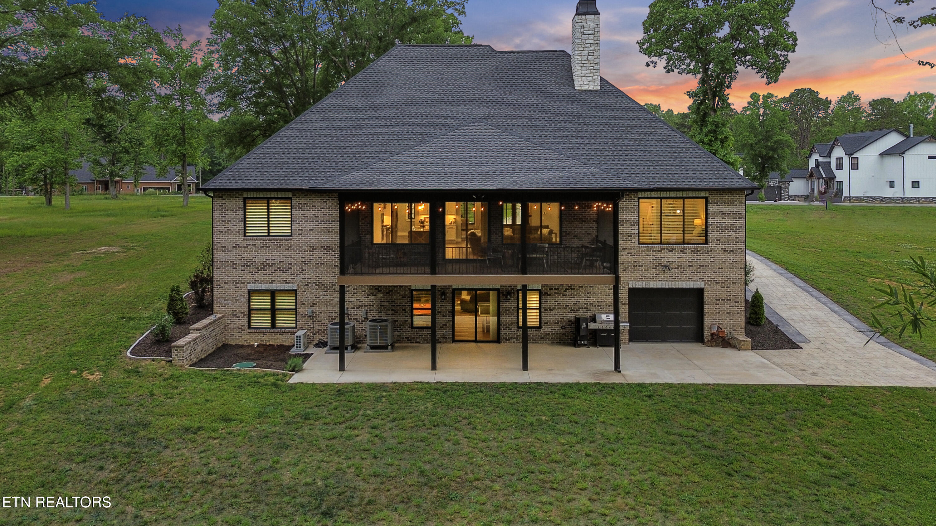 708 Lakeside Court