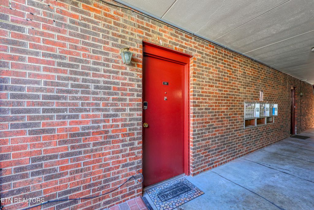 Photo of 1211 Highland Avenue Ave #101, Knoxville, TN 37916 (MLS # 1318486)