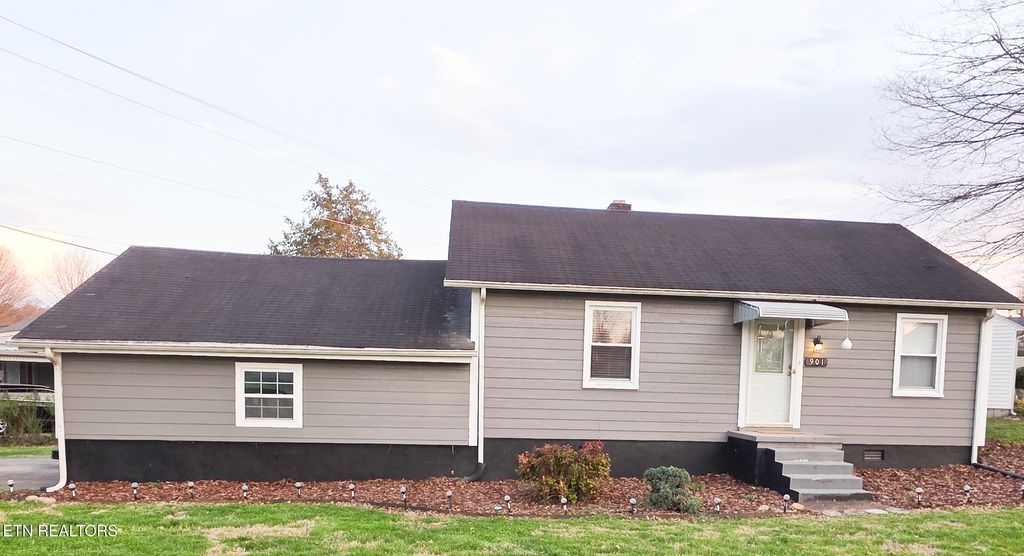 Photo of 901 Valley Vista Drive, Loudon, TN 37774 (MLS # 1335909)