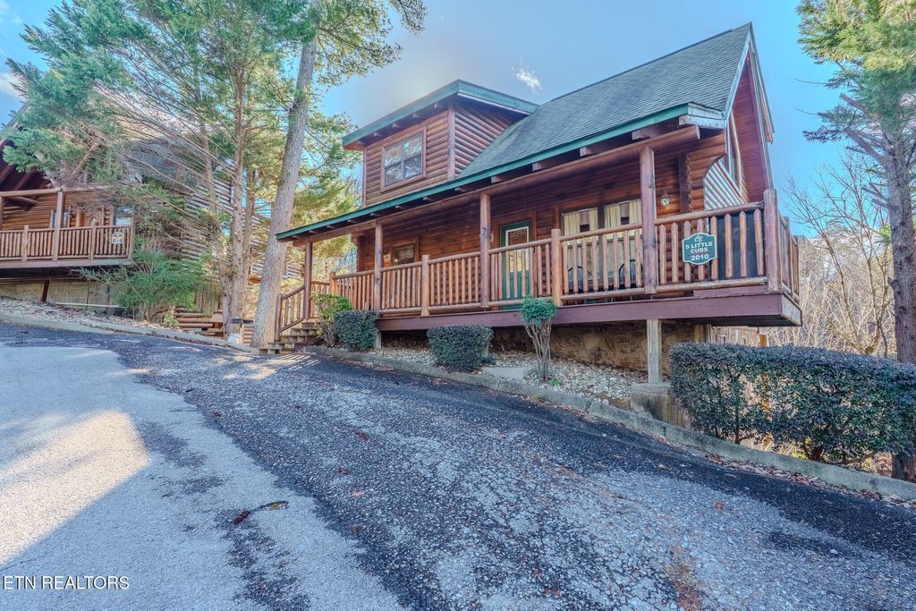Photo of 2010 Bear Creek Way, Pigeon Forge, TN 37862 (MLS # 1327247)