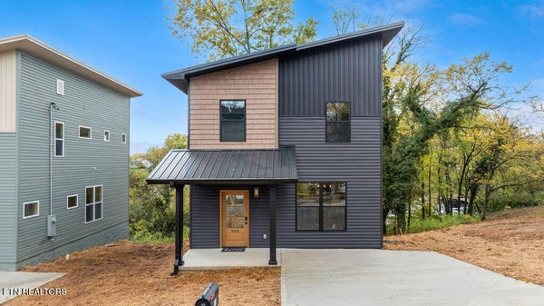 919 TURNER ST, KNOXVILLE, TN 37917 - Image e7ded5688bdc36ffa636e99058efd8c3/2640157167