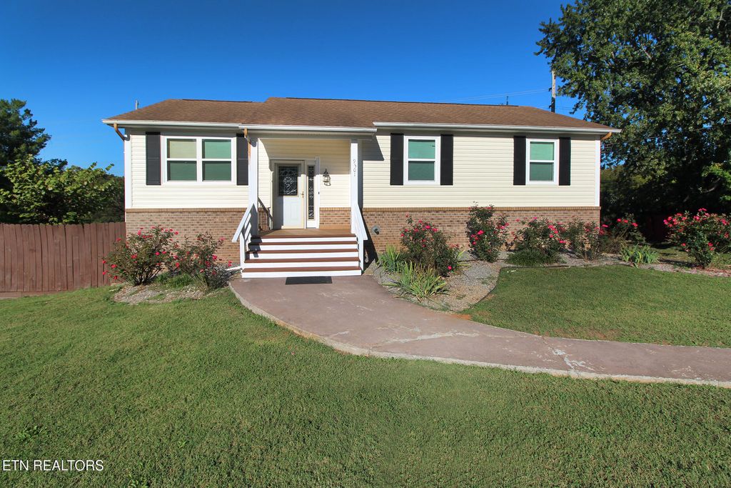 Photo of 9301 Oakshire Circle, Knoxville, TN 37922 (MLS # 1318412)