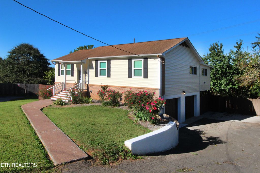 Photo of 9301 Oakshire Circle, Knoxville, TN 37922 (MLS # 1318412)