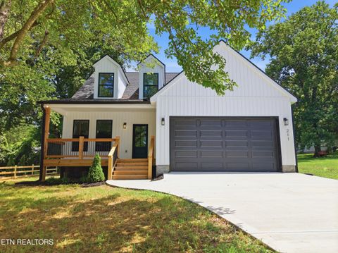 Photo of 211 Shipe Rd, Powell, TN 37849 (MLS # 1349112)