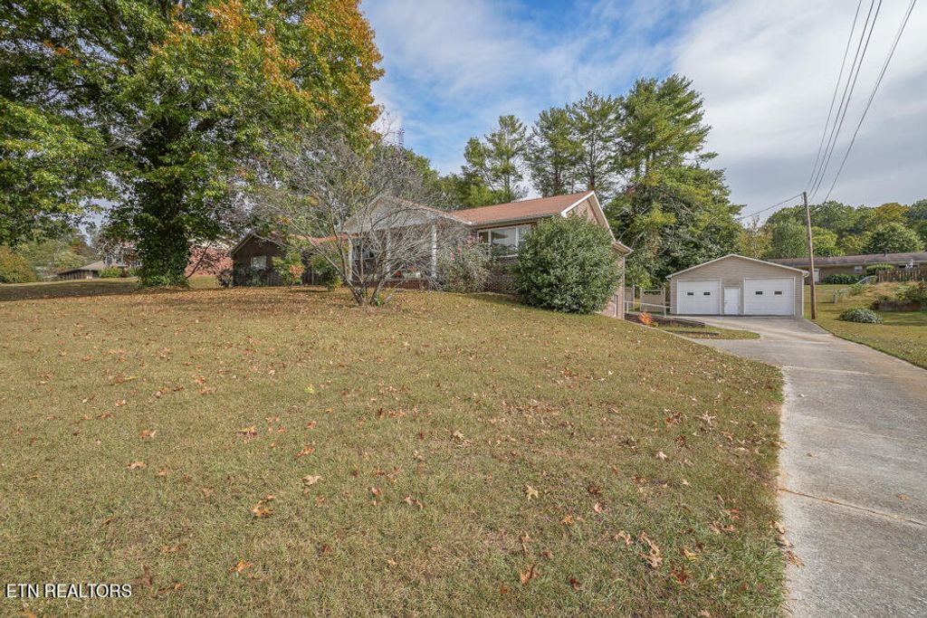 Photo of 1123 Scenic Hill Drive, Louisville, TN 37777 (MLS # 1243168)
