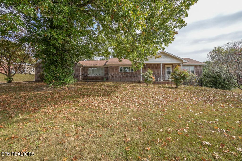 Photo of 1123 Scenic Hill Drive, Louisville, TN 37777 (MLS # 1243168)