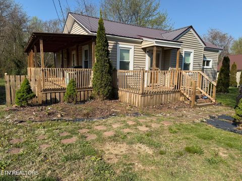 Photo of 303 W Stewart Ave, Monterey, TN 38574 (MLS # 1338425)